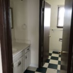 401 Hillcrest Drive bathroom
